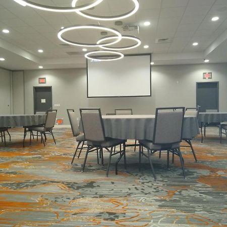 Holiday Inn - Kansas City - Northeast By Ihg Exterior foto