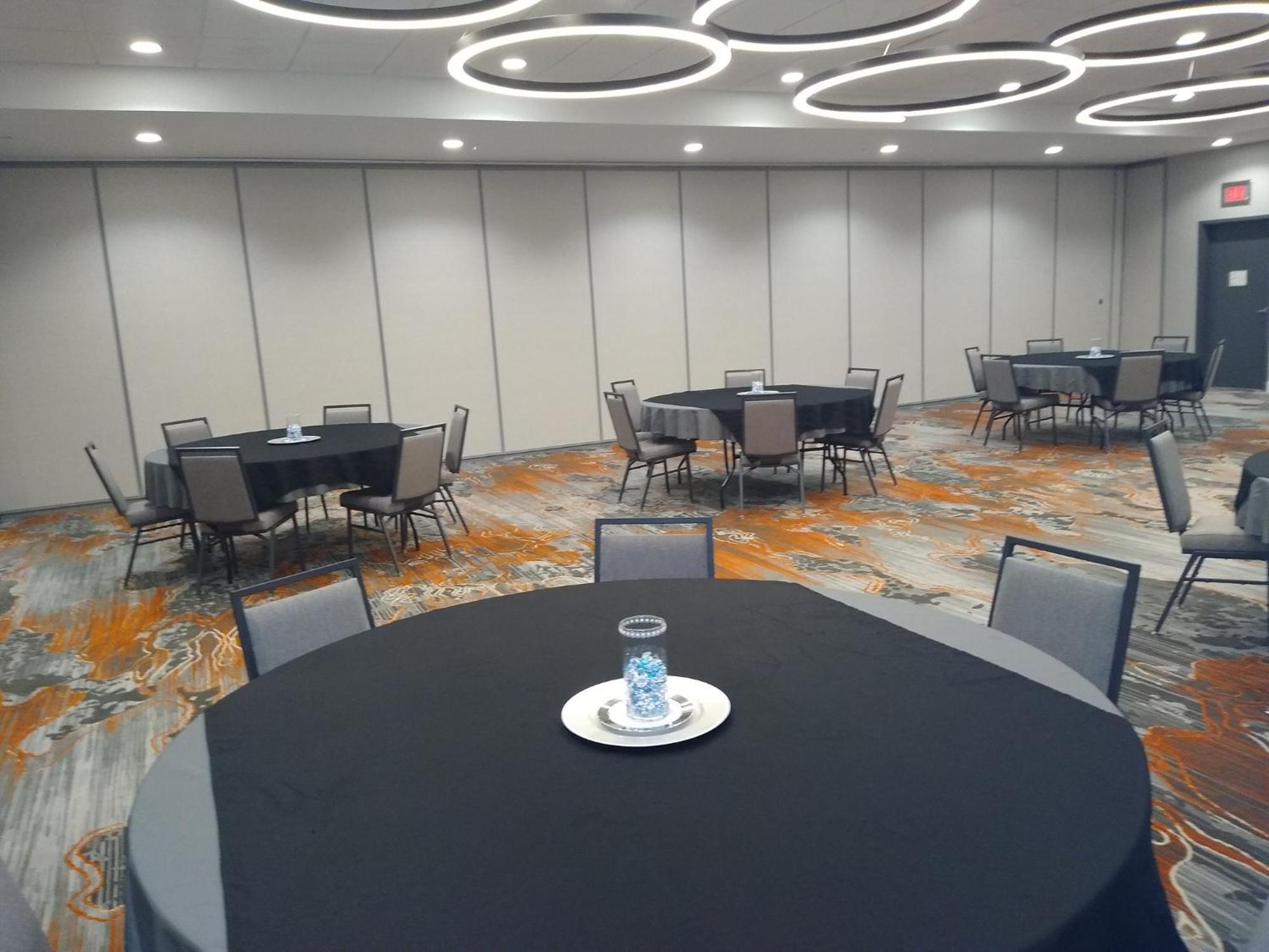 Holiday Inn - Kansas City - Northeast By Ihg Exterior foto